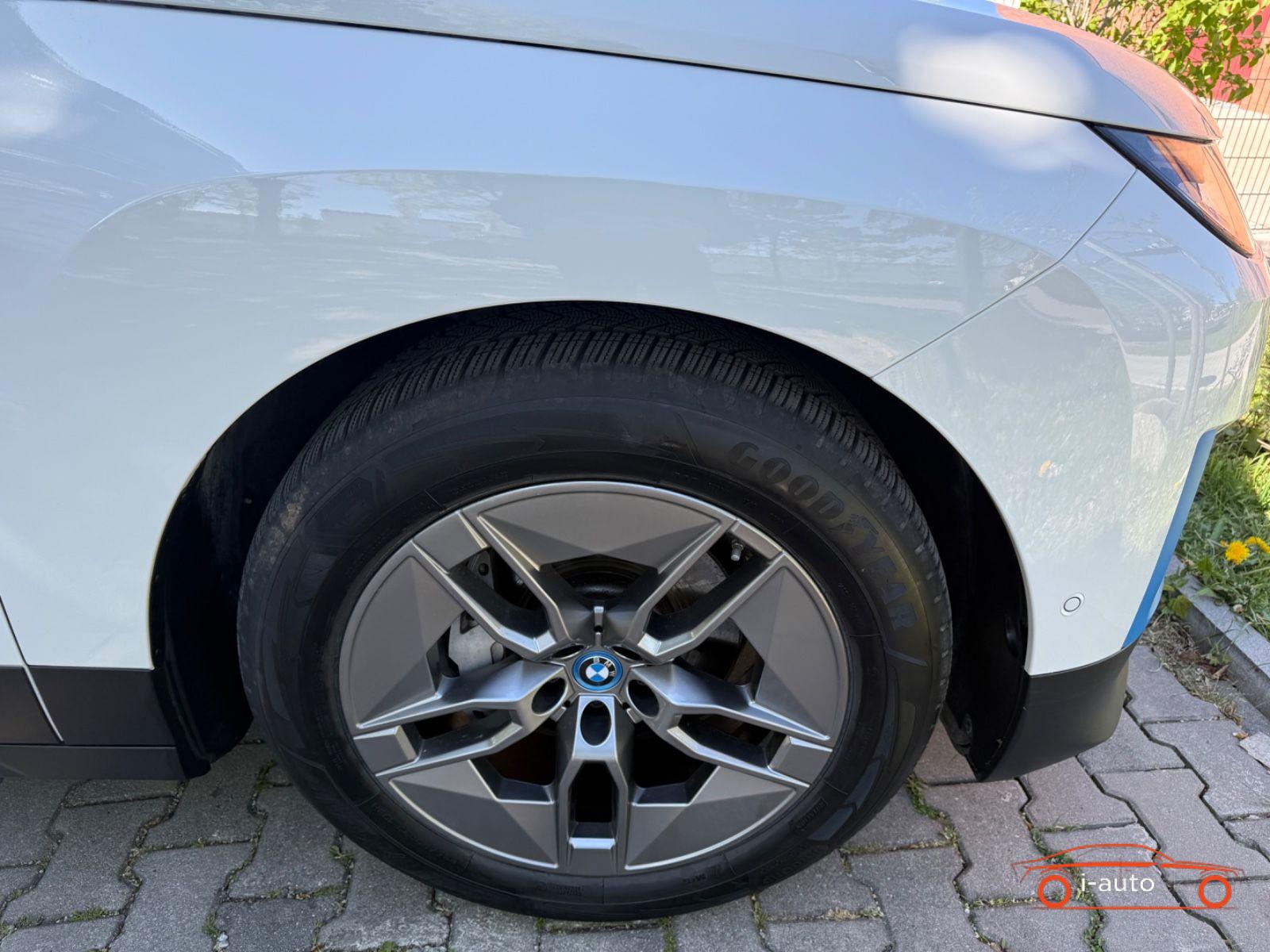 BMW iX 40 xDrive za 42300€
