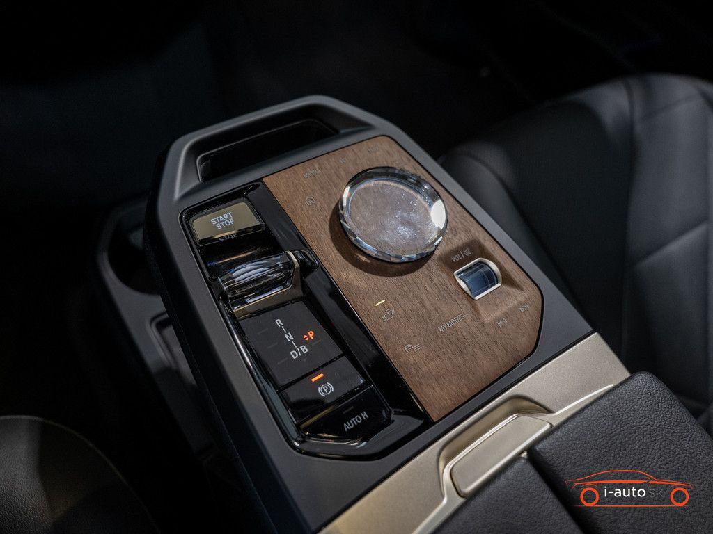 BMW iX xDrive 40 Sport  za 42900€