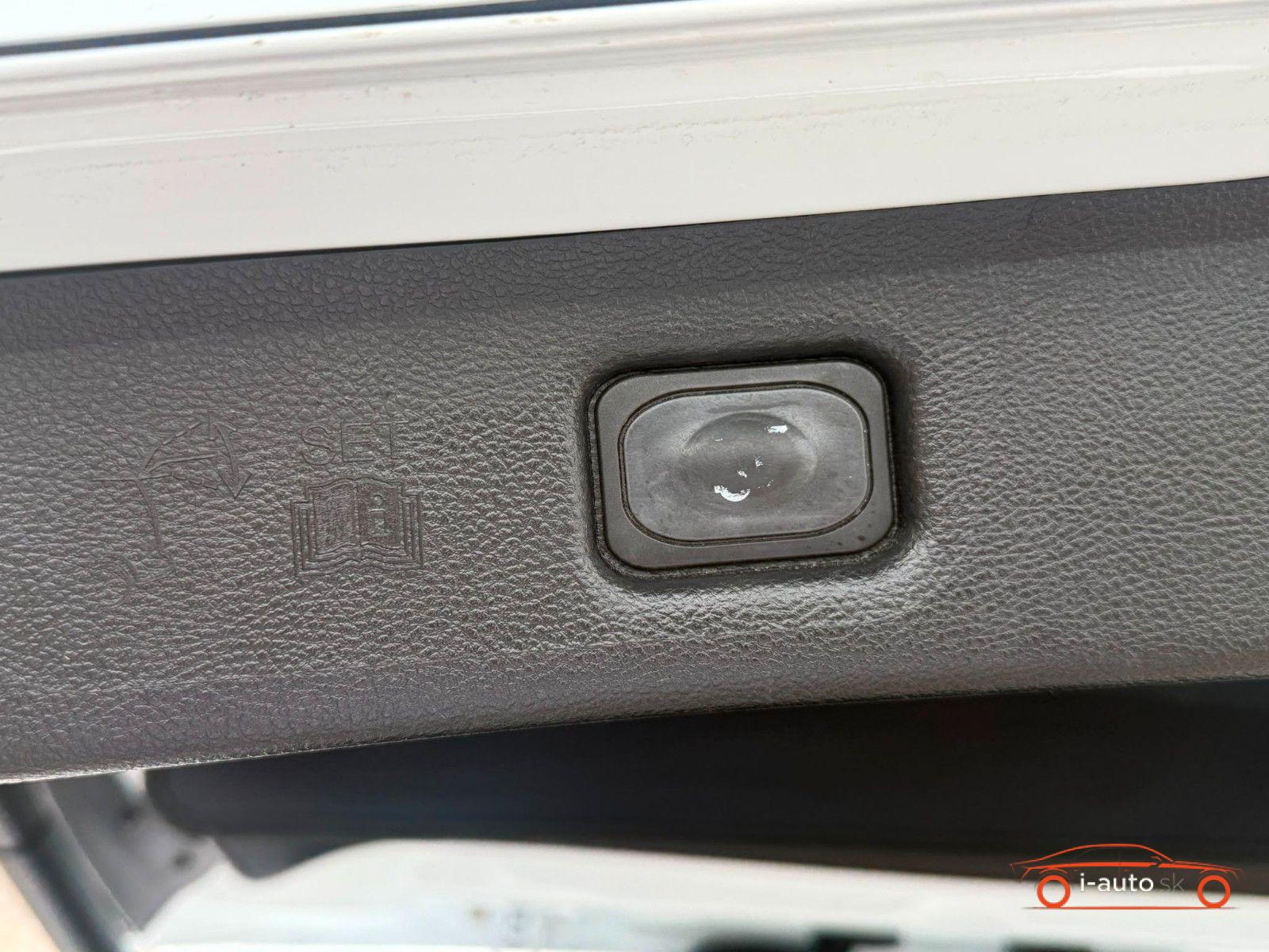 Ford S-Max 2.0 TDCi Titanium za 19900€