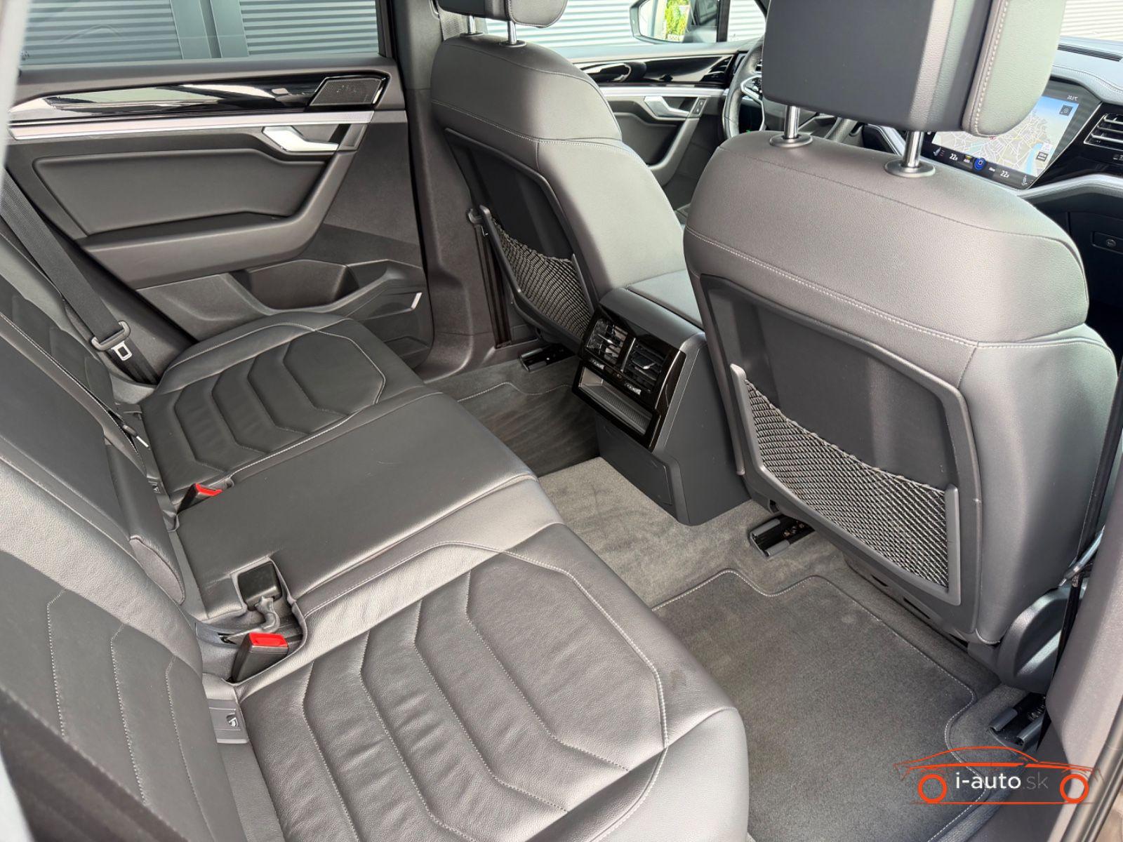 Volkswagen Touareg 3.0 TDI R-Line Black Style za 43500€