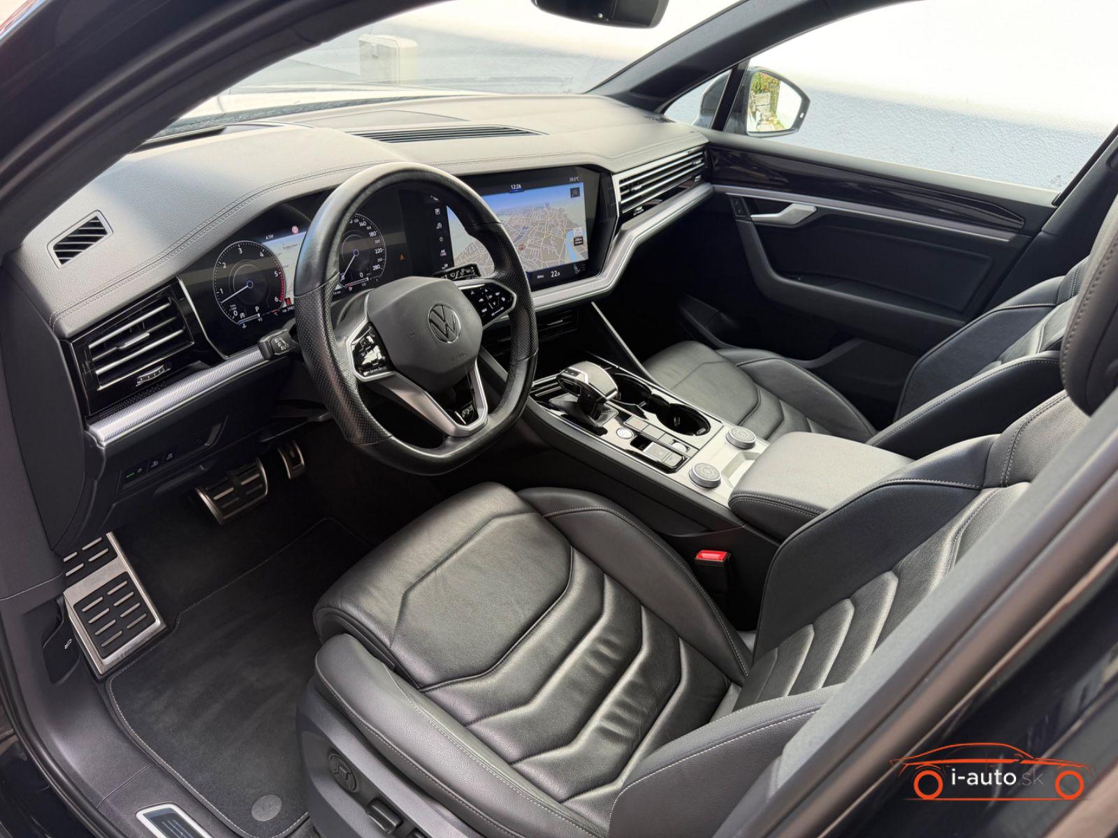 Volkswagen Touareg 3.0 TDI R-Line Black Style za 43500€