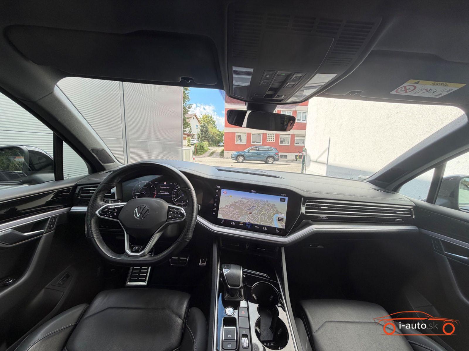 Volkswagen Touareg 3.0 TDI R-Line Black Style za 43500€