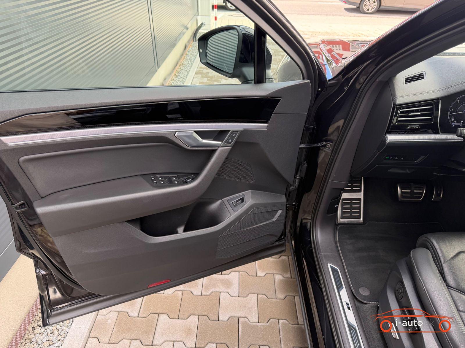 Volkswagen Touareg 3.0 TDI R-Line Black Style za 43500€