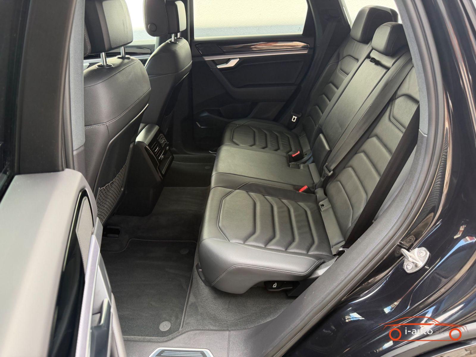 Volkswagen Touareg 3.0 TDI R-Line Black Style za 43500€