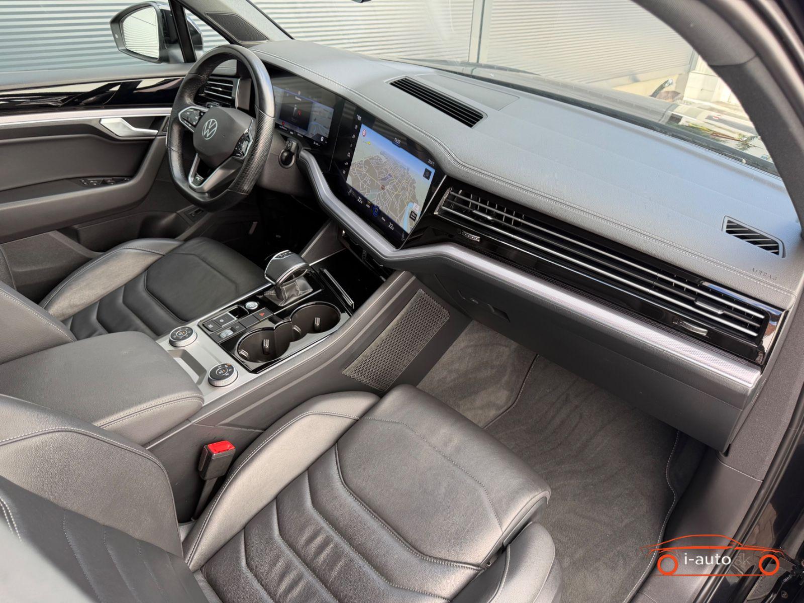 Volkswagen Touareg 3.0 TDI R-Line Black Style za 43500€