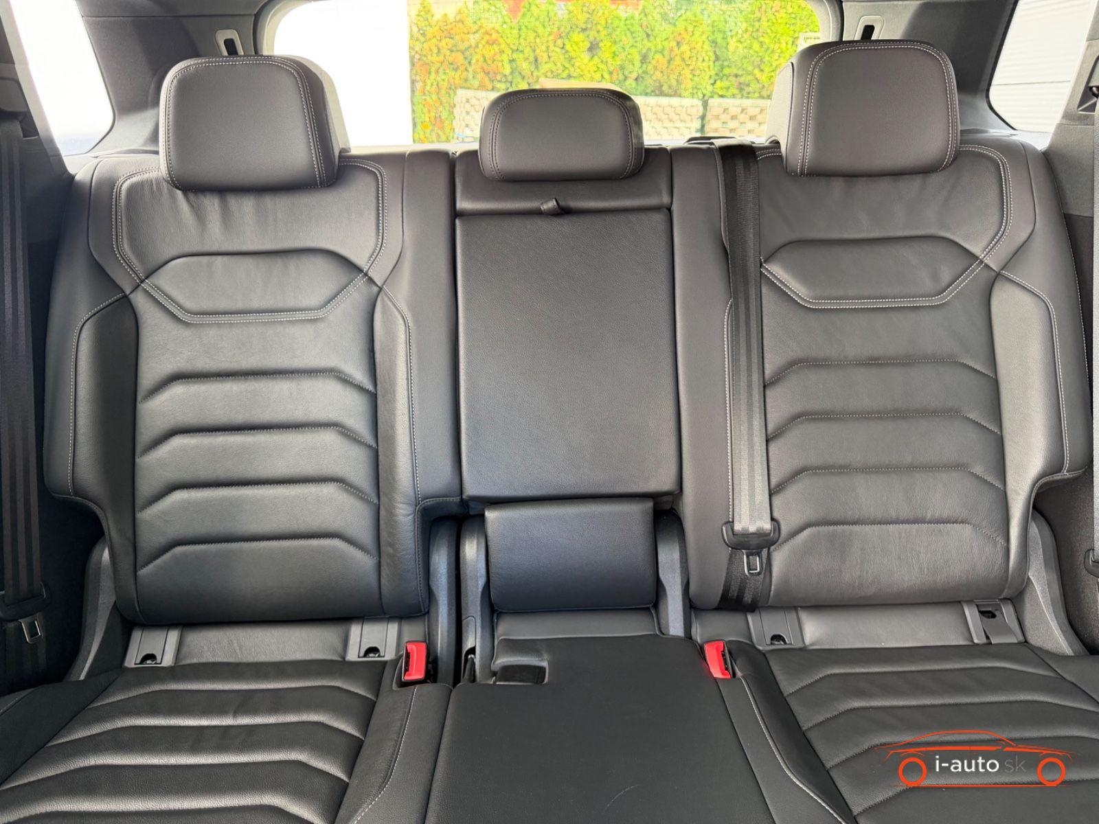 Volkswagen Touareg 3.0 TDI R-Line Black Style za 43500€