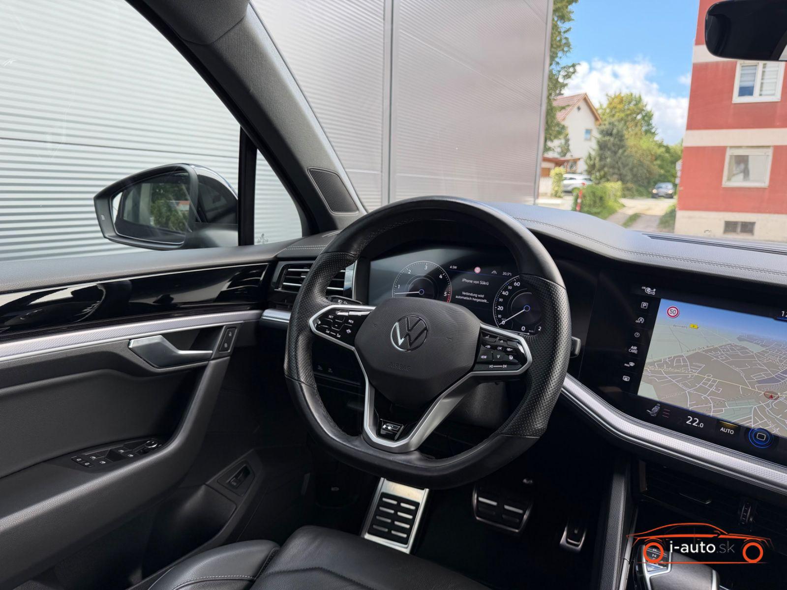 Volkswagen Touareg 3.0 TDI R-Line Black Style za 43500€