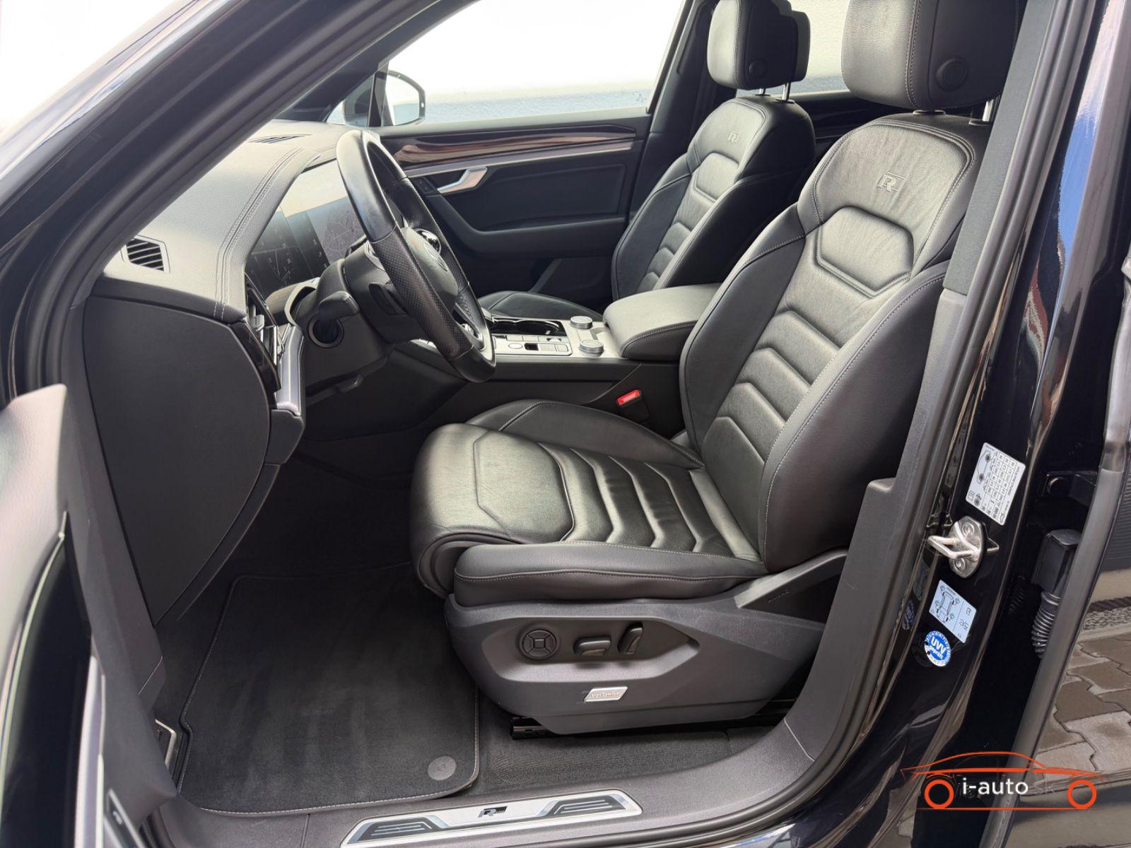 Volkswagen Touareg 3.0 TDI R-Line Black Style za 43500€