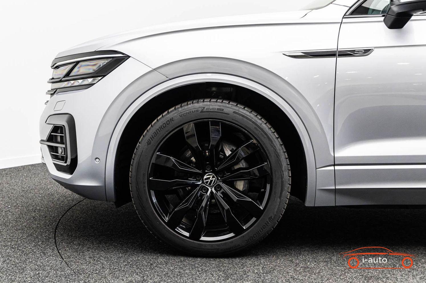 Volkswagen Touareg 3.0 TDi 4M R-LINE za 43500€